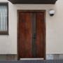 PUERTA EXTERIOR DE SEGURIDAD CON FIJO 15 PASADORES CERRADURA DIGITAL 120X213 CM IZQUIERDA NOGAL ROJO