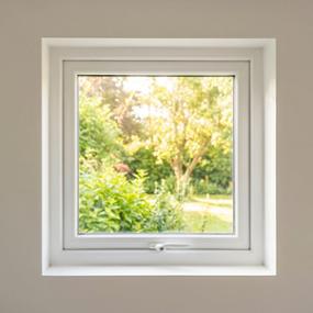 VENTANA PROYECTANTE PVC 80 X 80 CM APERTURA PROYECTANTE BLANCO