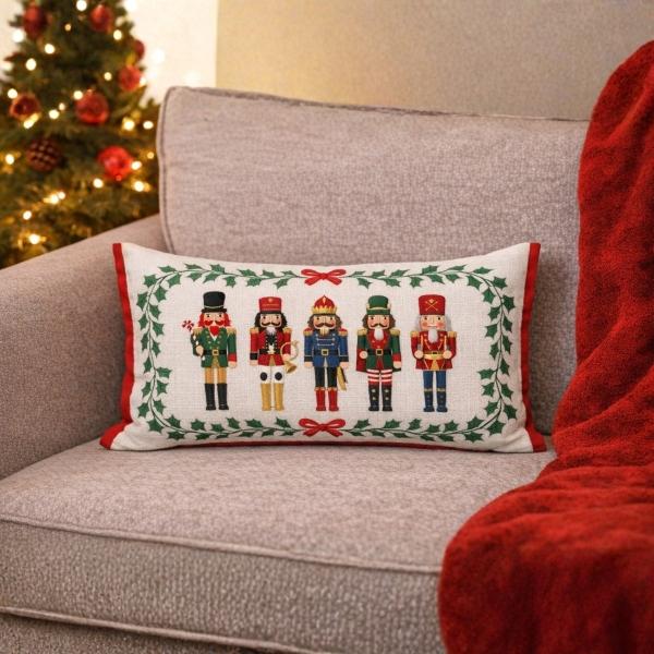 COJÍN NAVIDEÑO CASCANUECES BLANCO 25 X 45 CM DECORATIVO
