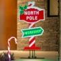 FIGURA NAVIDEÑA LETRERO POLO NORTE CON LUZ LED 102 CM MULTICOLOR
