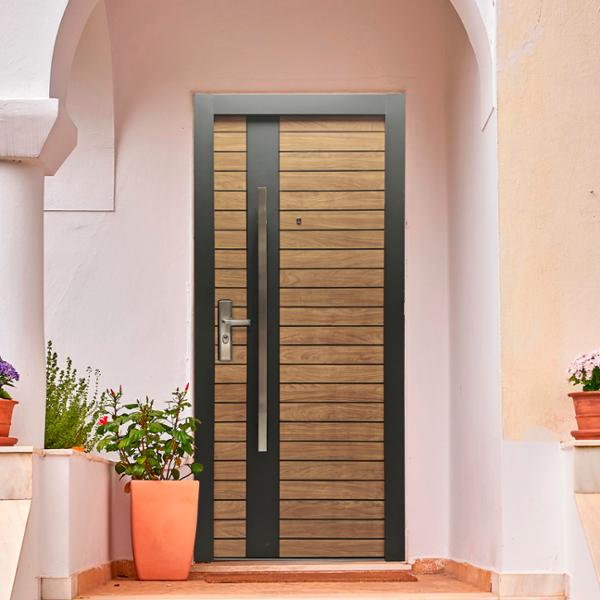 PUERTA EXTERIOR DE SEGURIDAD 10 PASADORES 96 X 213 CM DERECHA MADERA PINO