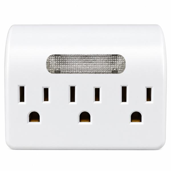 ADAPTADOR DE 3 SALIDAS 125V 15A CON LUZ NOCTURNA Y SENSOR AUTOMÁTICO DE PLÁSTICO BLANCO