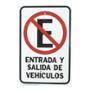 LETRERO DE ALUMINIO PARA PARED "ENTRADA Y SALIDA DE VEHÍCULOS" 45.5 X 30.5 CM
