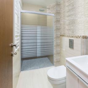 CANCEL PARA BAÑO CORREDIZO DOBLE PERFIL PLATA VIDRIO ESMERILADO FRANJAS 96 A 100 X 187 CM ALUMINIO