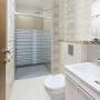 CANCEL PARA BAÑO CORREDIZO DOBLE PERFIL PLATA VIDRIO ESMERILADO FRANJAS 131 A 135 X 187 CM ALUMINIO