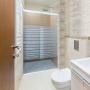 CANCEL PARA BAÑO CORREDIZO DOBLE PERFIL BLANCO VIDRIO ESMERILADO FRANJAS 150 X 187 CM ALUMINIO