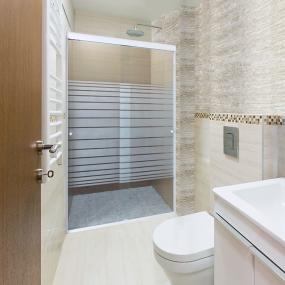 CANCEL PARA BAÑO CORREDIZO DOBLE PERFIL BLANCO VIDRIO ESMERILADO FRANJAS 120 X 187 CM ALUMINIO