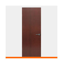 Puerta de tambor de madera tono café oscuro con manija metálica para interiores